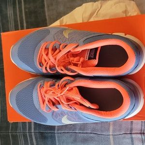 USED Nike sneaker size 6.5Y